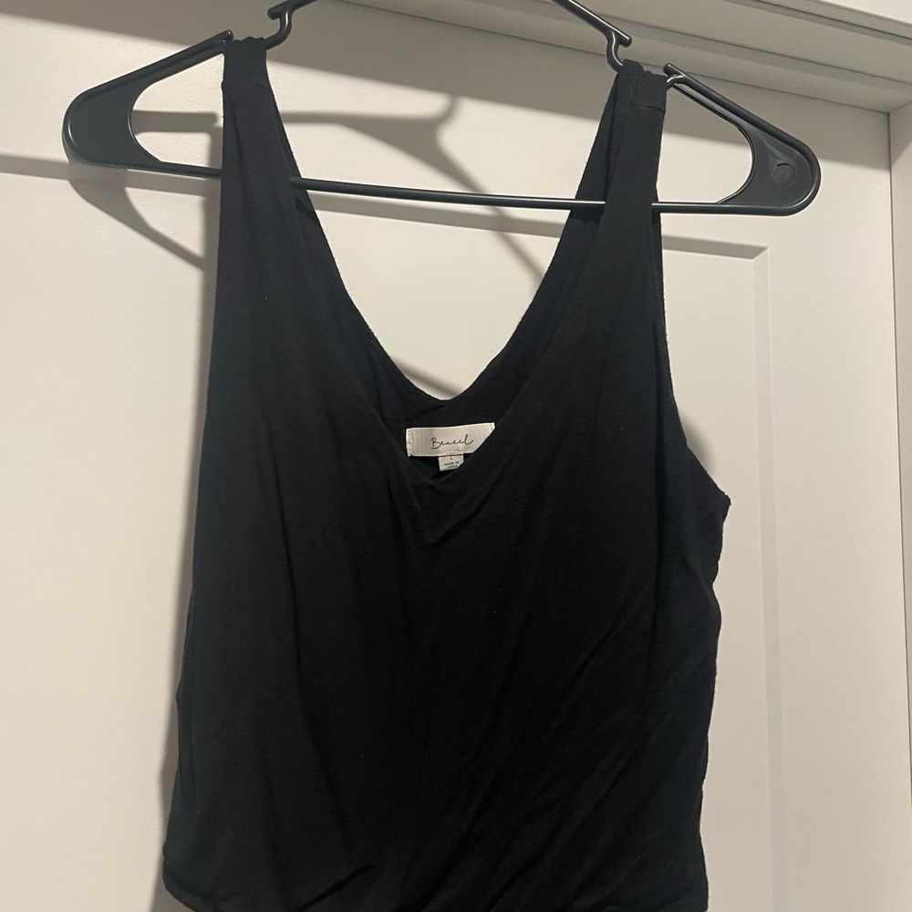 Black cropped tank